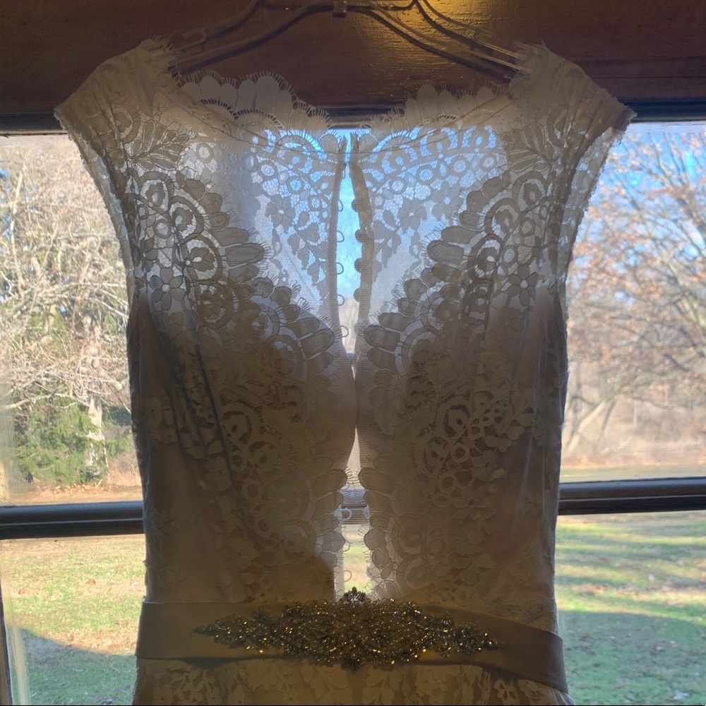 Sexy Gorgeous lace wedding dress! - Picture 5 of 7